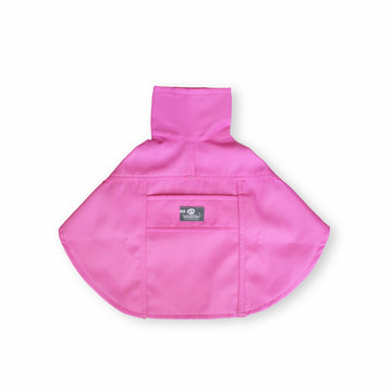 Capa impermeable magenta cuello alto