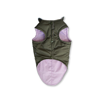 Chaleco verde militar protector de frío y lluvia para perros y gatos largos como salchichas o teckels.