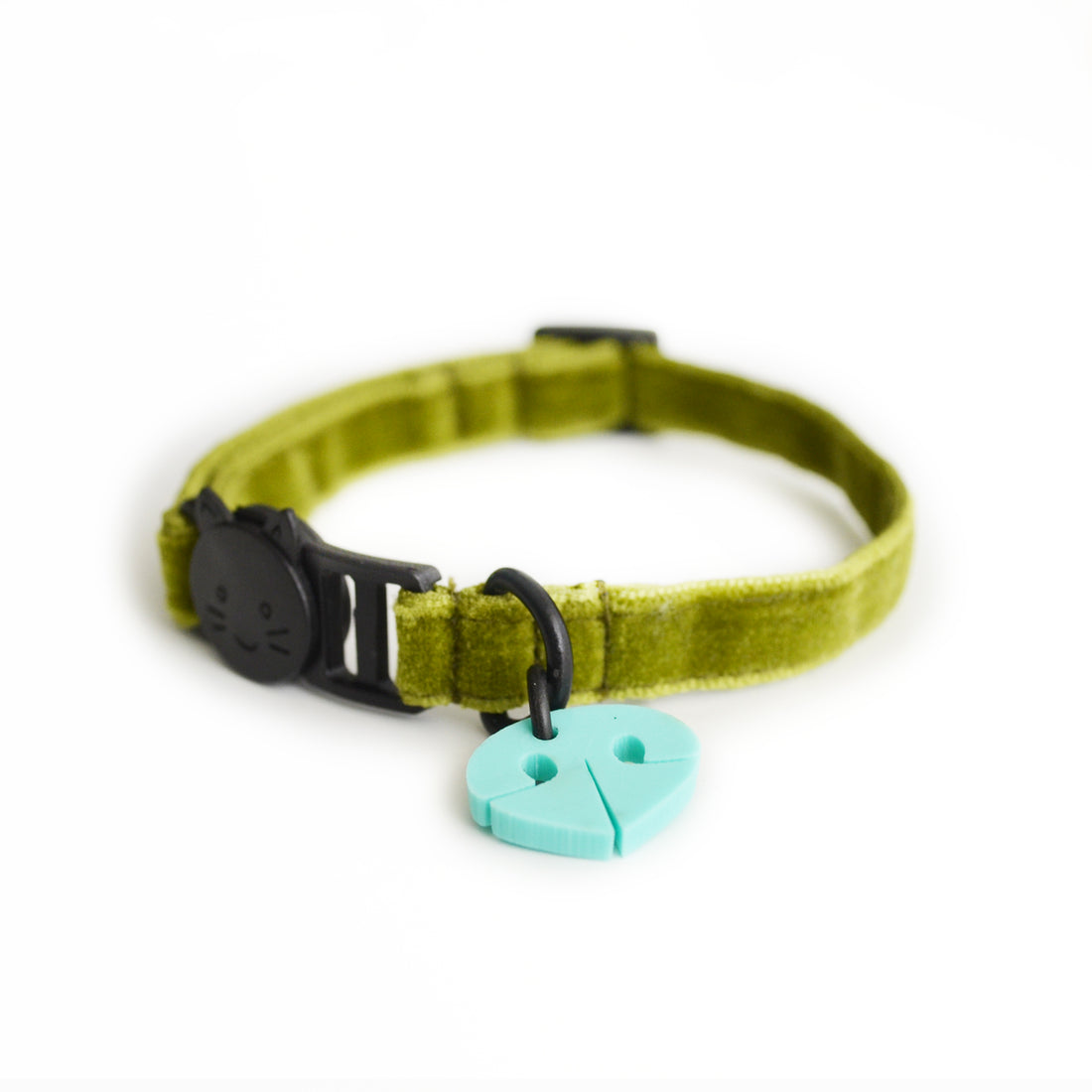 Collar gato terciopelo verde Wawaw para mascotas perros y gatos.