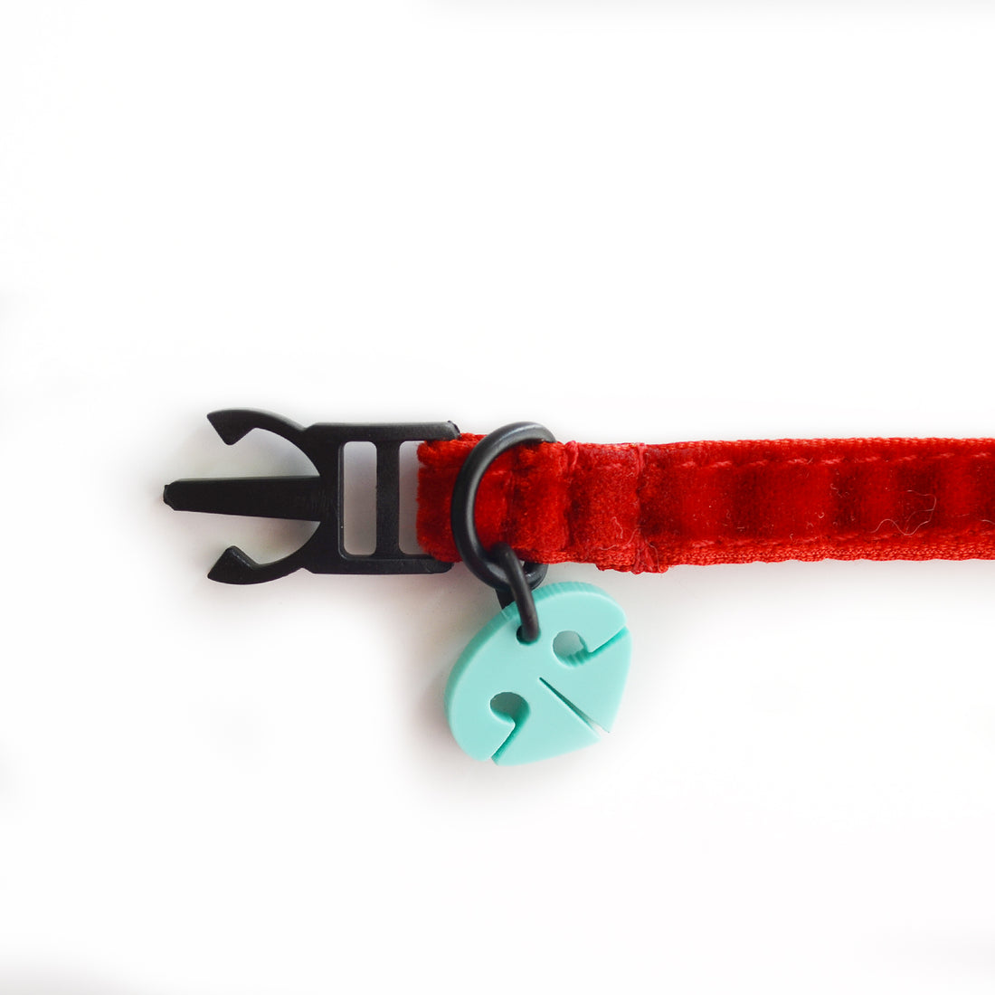 Collar gato terciopelo rojo Wawaw para mascotas gatos.