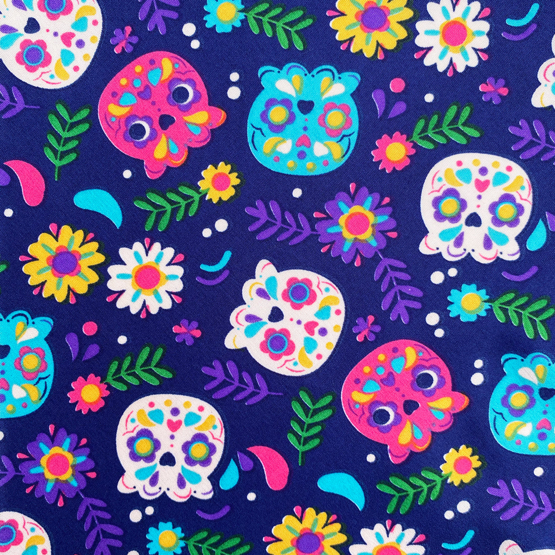 Pañoleta calavera morada Wawaw para mascotas perros y gatos.