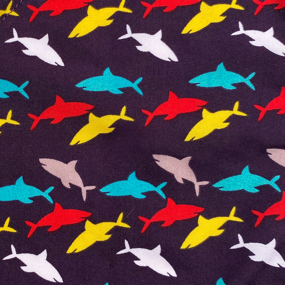 Pañoleta morado tiburones Wawaw para mascotas perros y gatos.