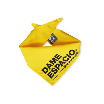 Pañoleta amarilla Dame espacio