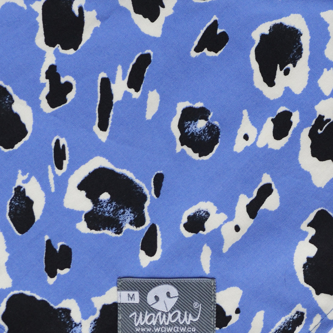 Pañoleta azul manchas negro y blanco