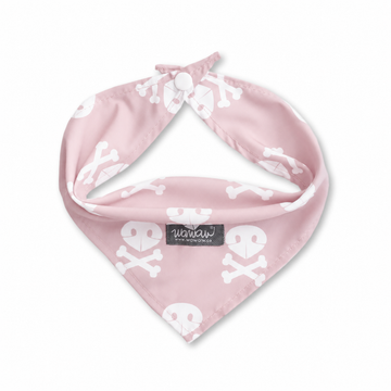 Pañoleta rosa calaveras blancas