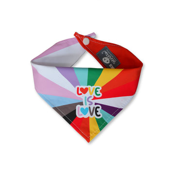 Pañoleta Love is love